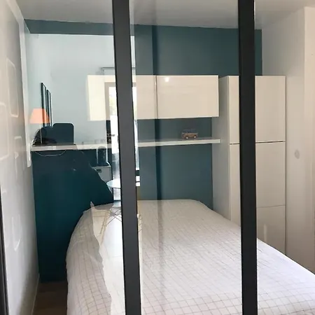 Dans La Pouncho D'agast Millau