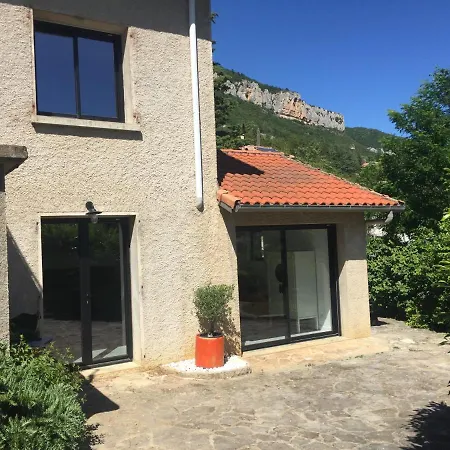 Dans La Pouncho D'agast * Millau