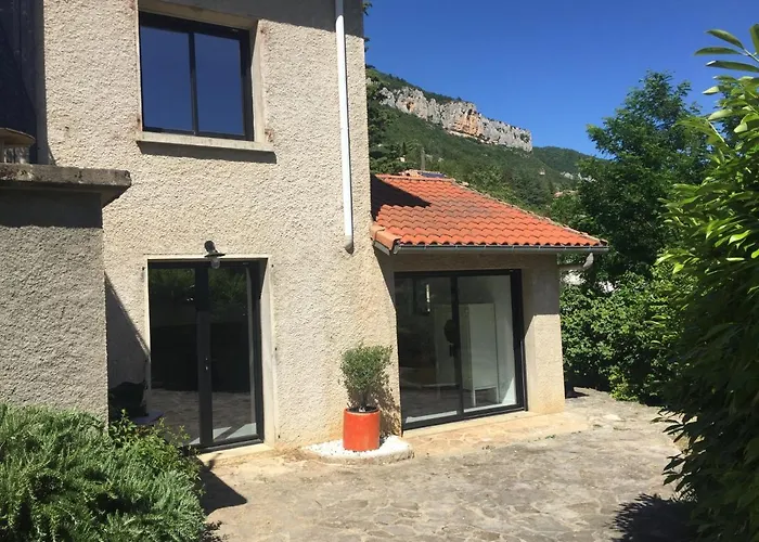 Dans La Pouncho D'agast * Millau